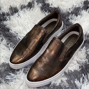 guess snakeskin sneakers